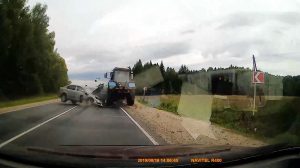 Read more about the article Drama Moment Skoda Driver In Head-On Smash With Tractor