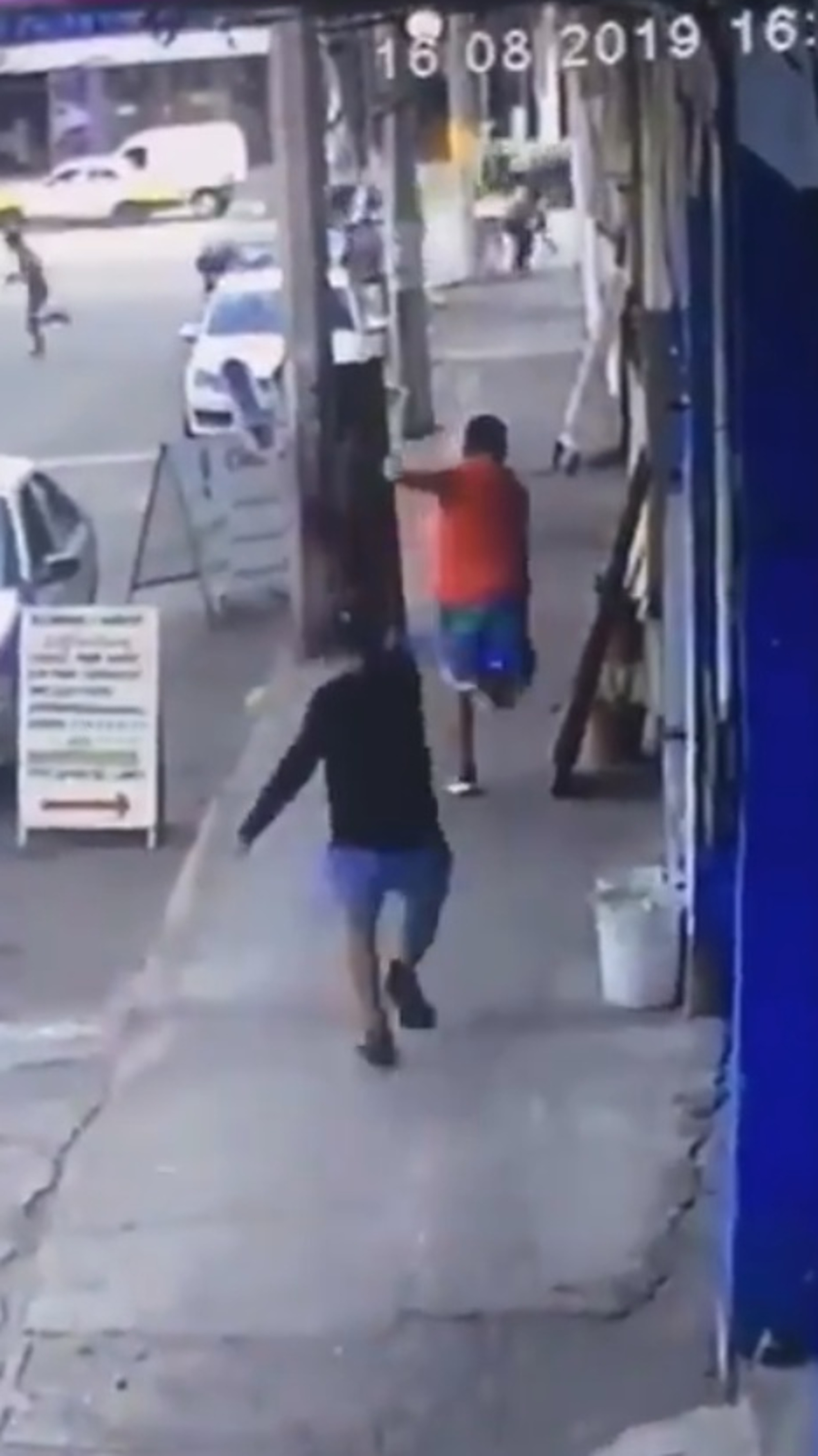 Read more about the article Moment Fleeing Man Is Shot In Street By 2 Gunmen