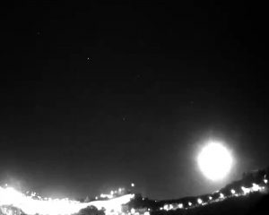 Read more about the article Moment Huge Meteor Explodes In Ibiza Night Sky