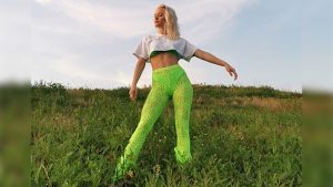 Read more about the article Swedish Stunner Zara Larsson Wows In Green Undies