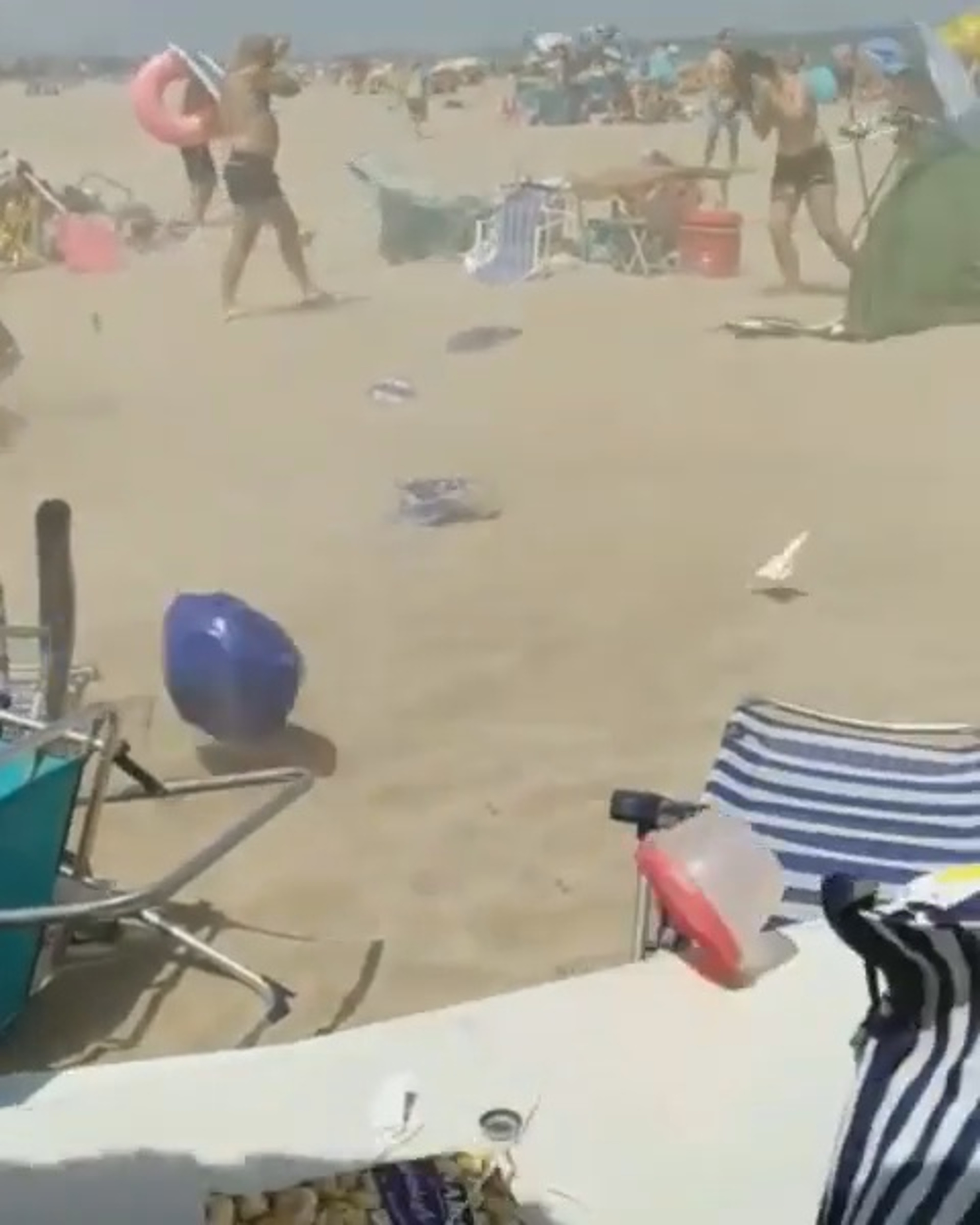 Read more about the article Panic As Freak Dust Storm Breaks Loose On Spain Beach