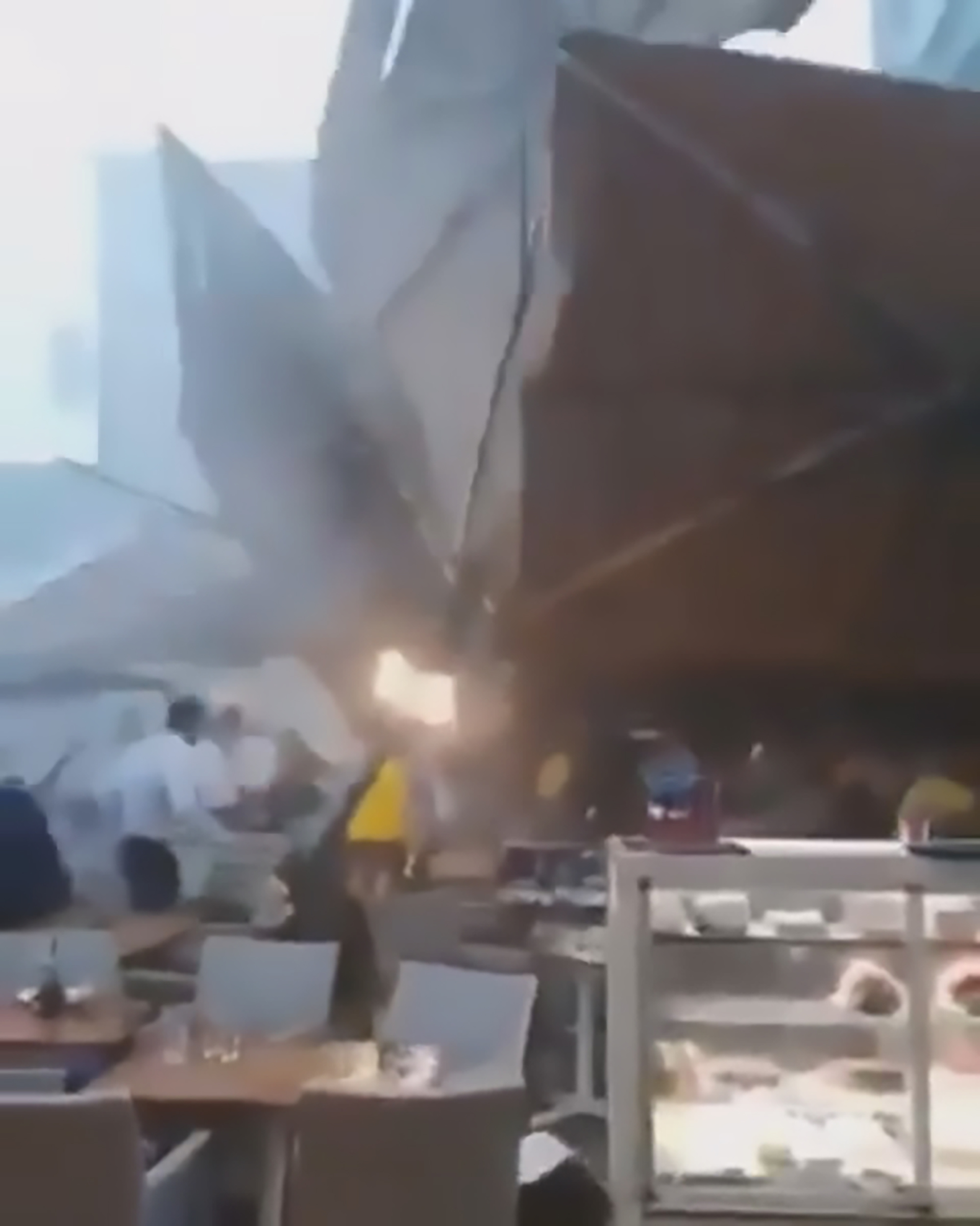 Read more about the article Diners Scream As Strong Gust Rips Off Restaurant Canopy