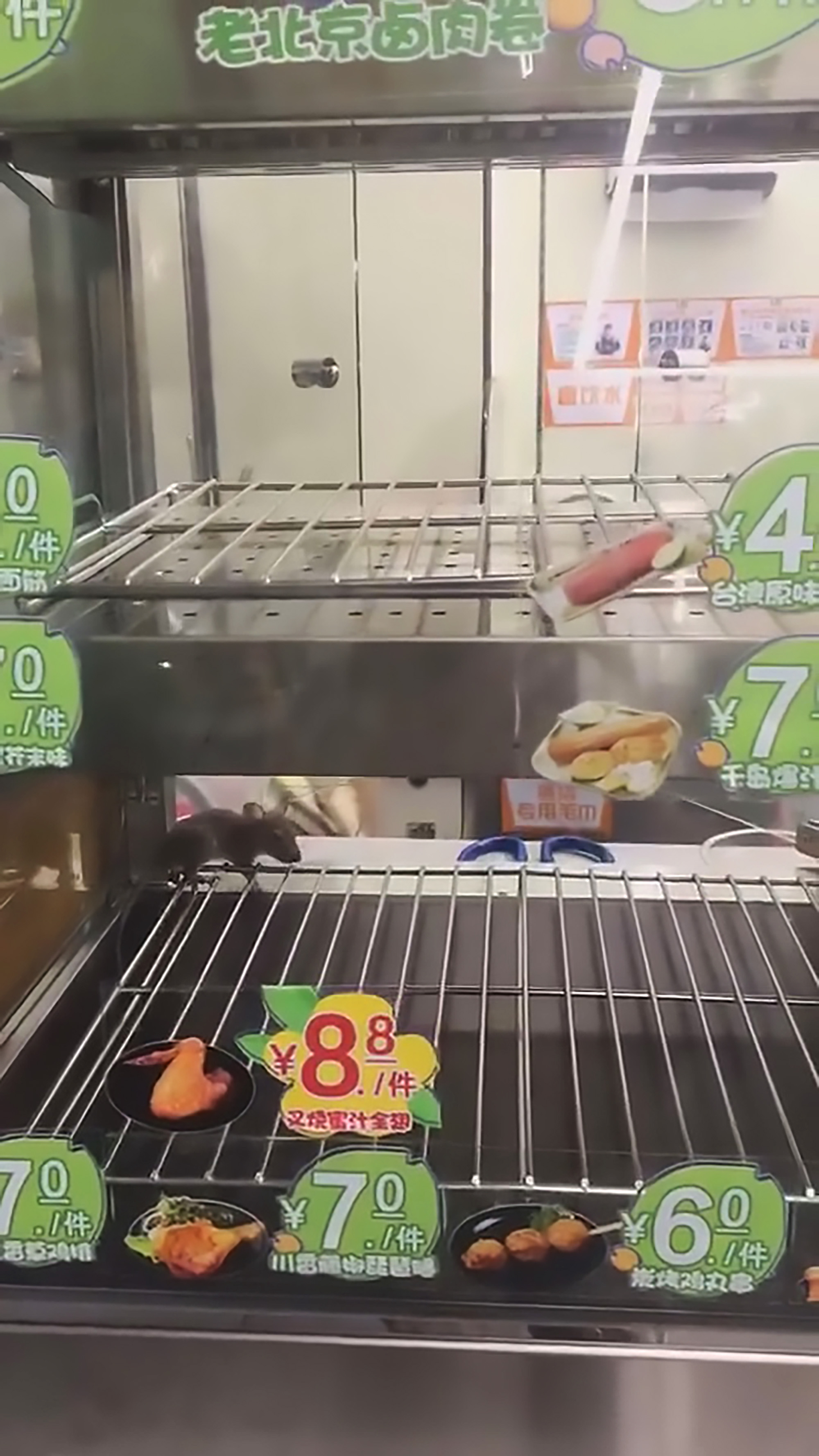 Read more about the article Rat Scurries Around Food Display In 7-Eleven Store