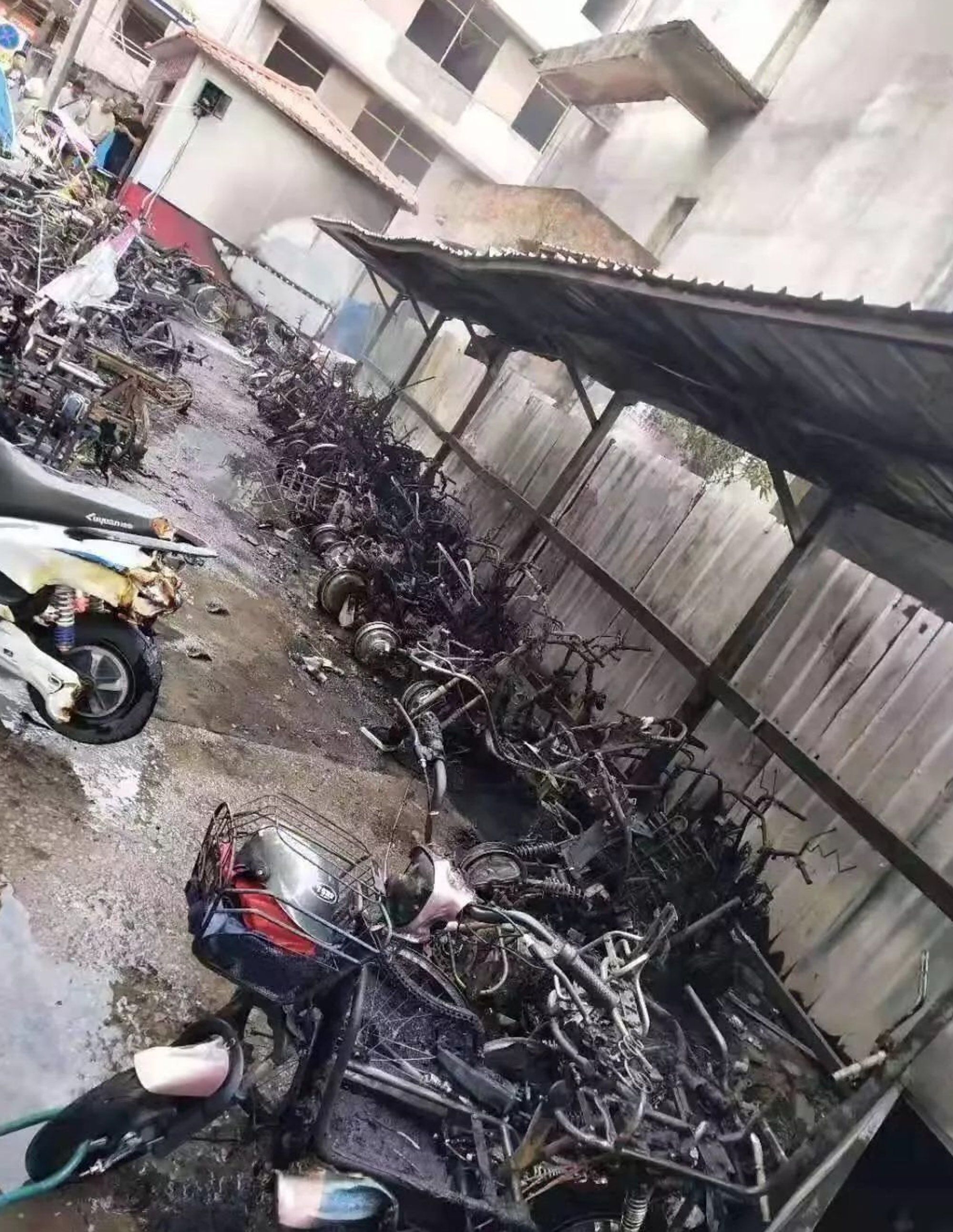 Read more about the article Electric Charging Station Blaze Torches Dozens Of Mopeds