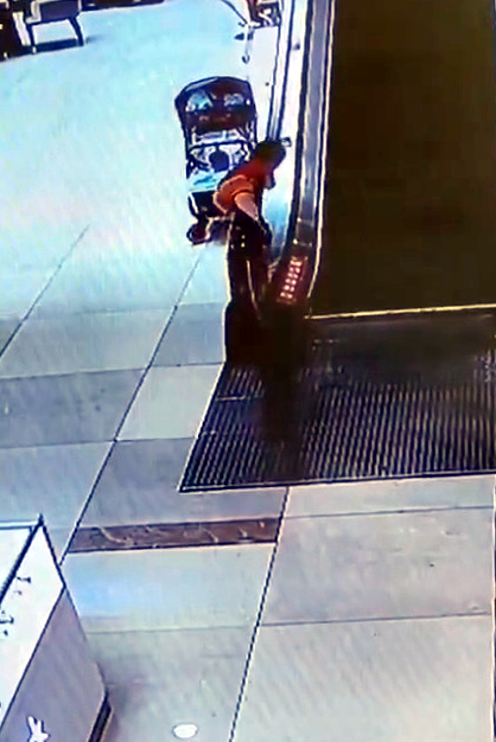 Read more about the article Tot Trapped On Escalator Handrail Saved At Last Minute