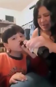 Read more about the article Cruel Mum Teaches Young Son How To Drink Beer And Smoke