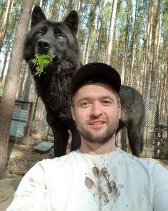 Read more about the article Russian Dancer With Wolves Nails Art Of Taming Animals