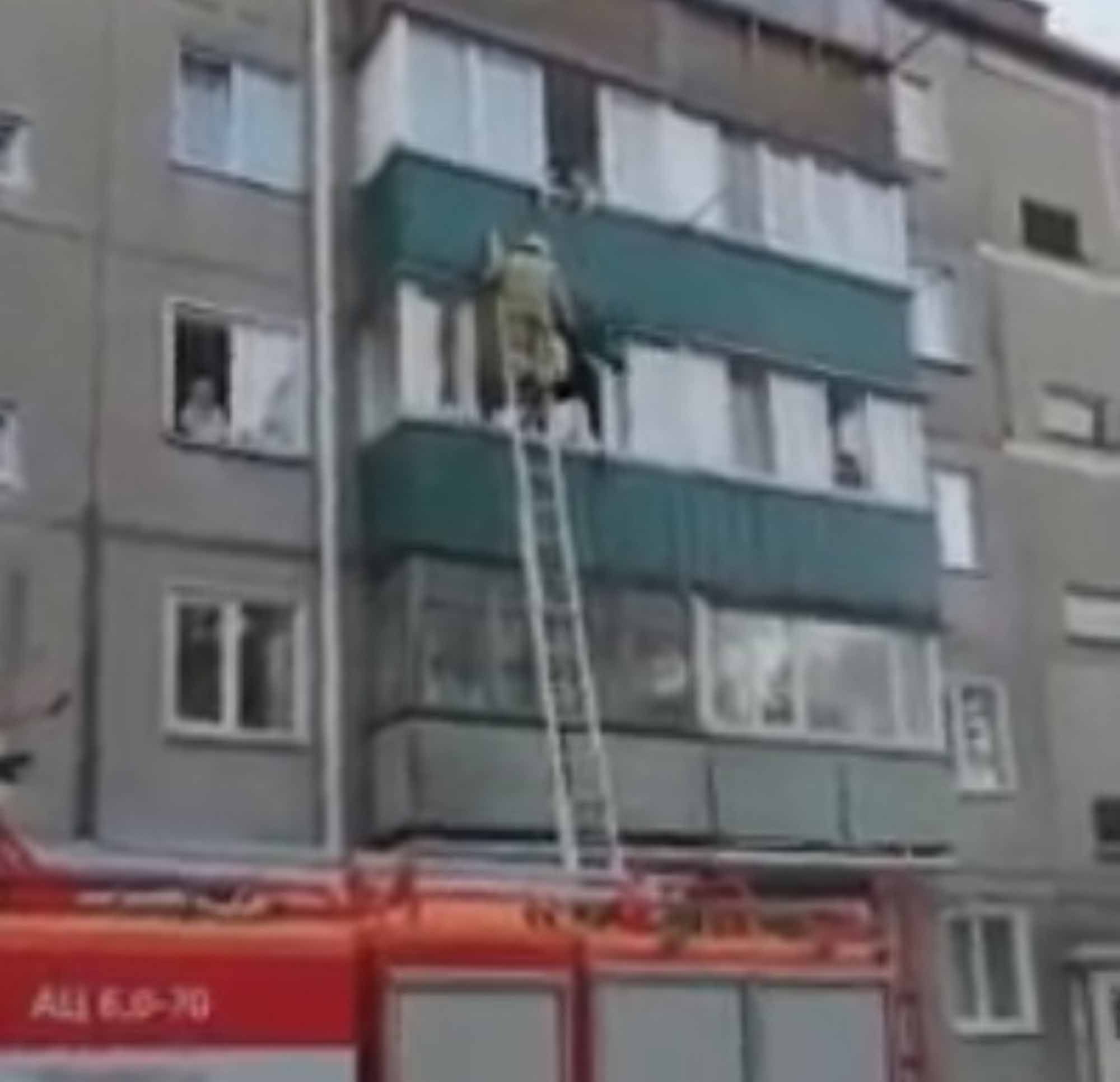 Read more about the article Man Falls From 3rd-Floor After Missing Firemans Ladder