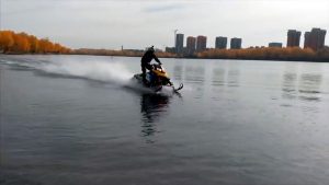 Read more about the article Man Rides Snowmobile Like A Jet Ski On Water