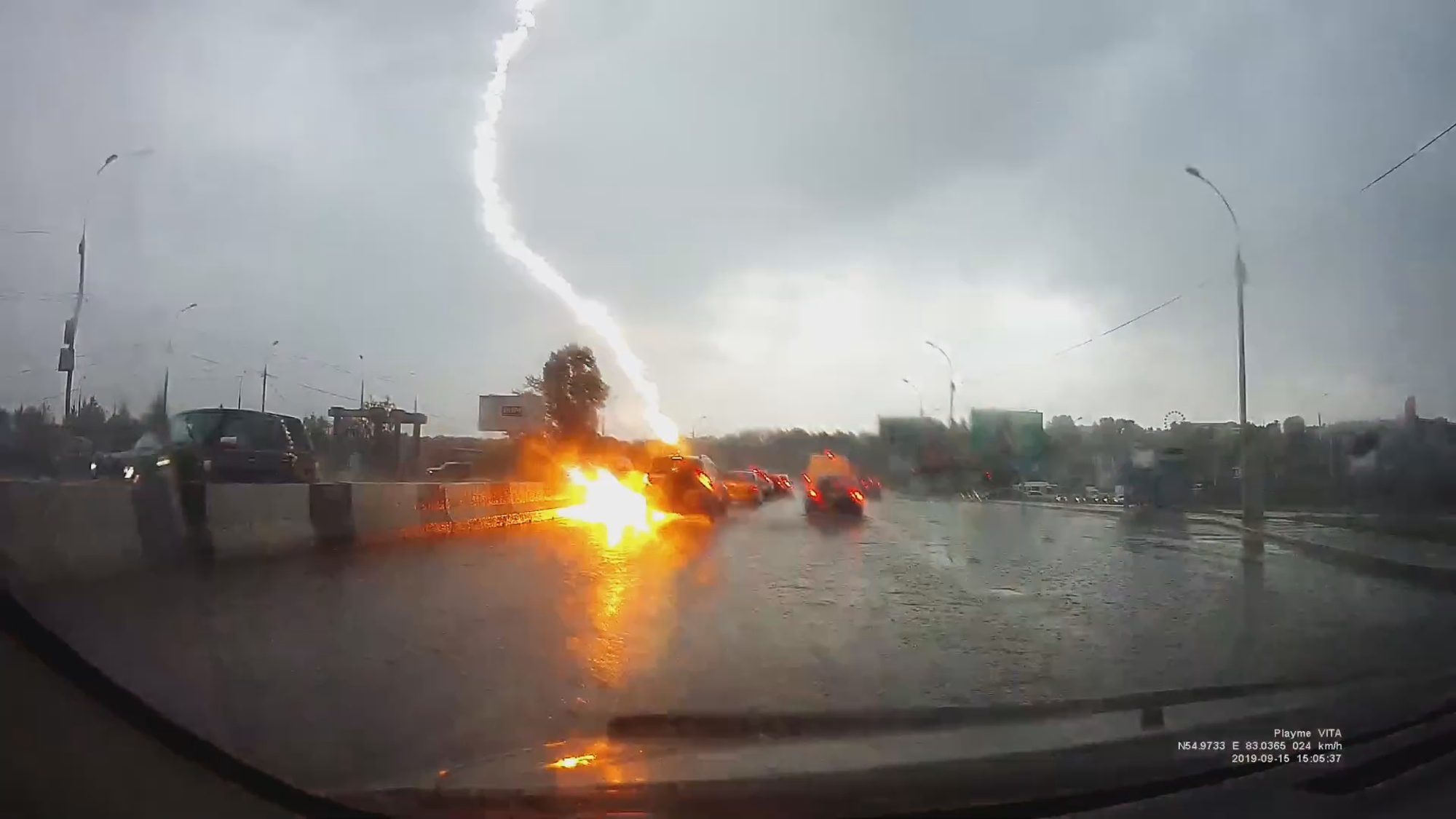 Read more about the article Dashboard Camera Captures Lightning Striking Car Twice