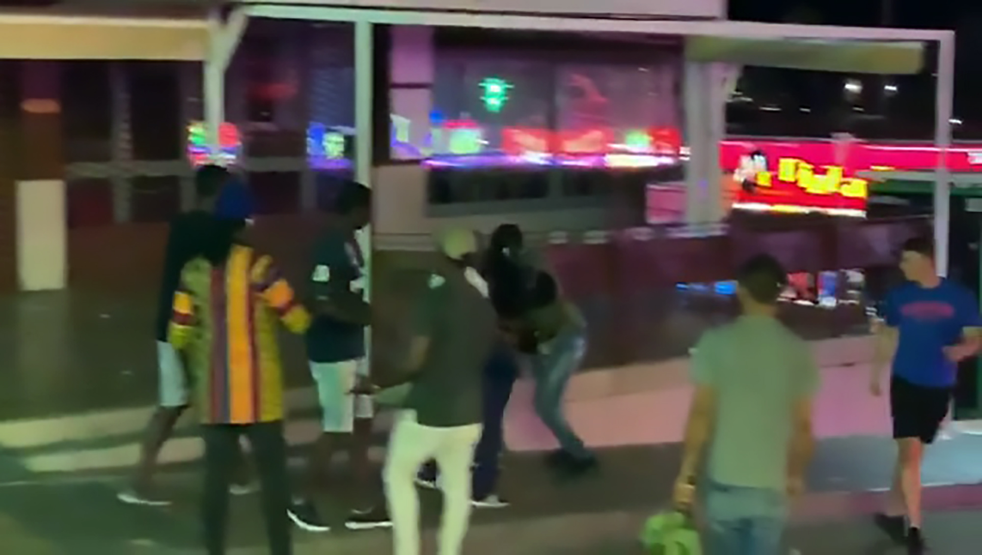 Read more about the article Magaluf Vigilantes Batter Crook As Tourists Watch