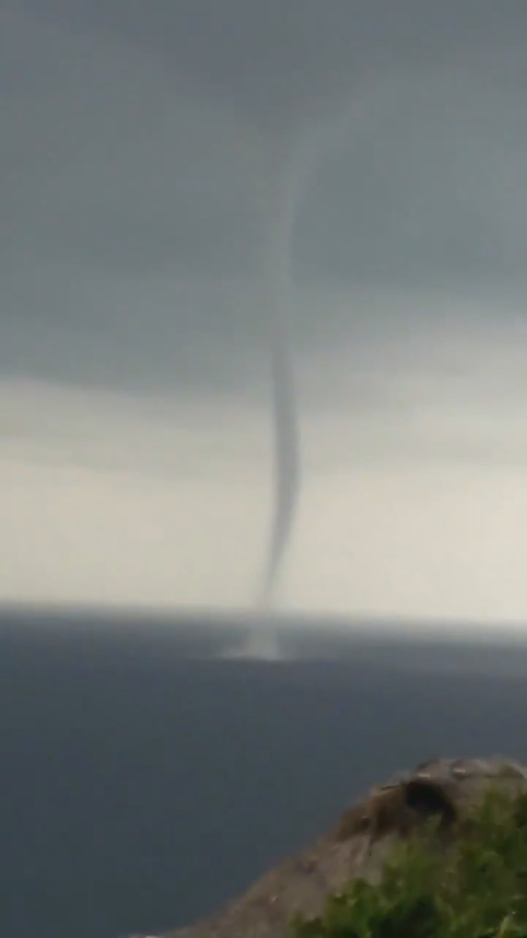Read more about the article Huge Waterspout Twists Into Sky Off Mexican Coast