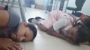 Read more about the article Kids Lie On Floor As Gunmen Enter School