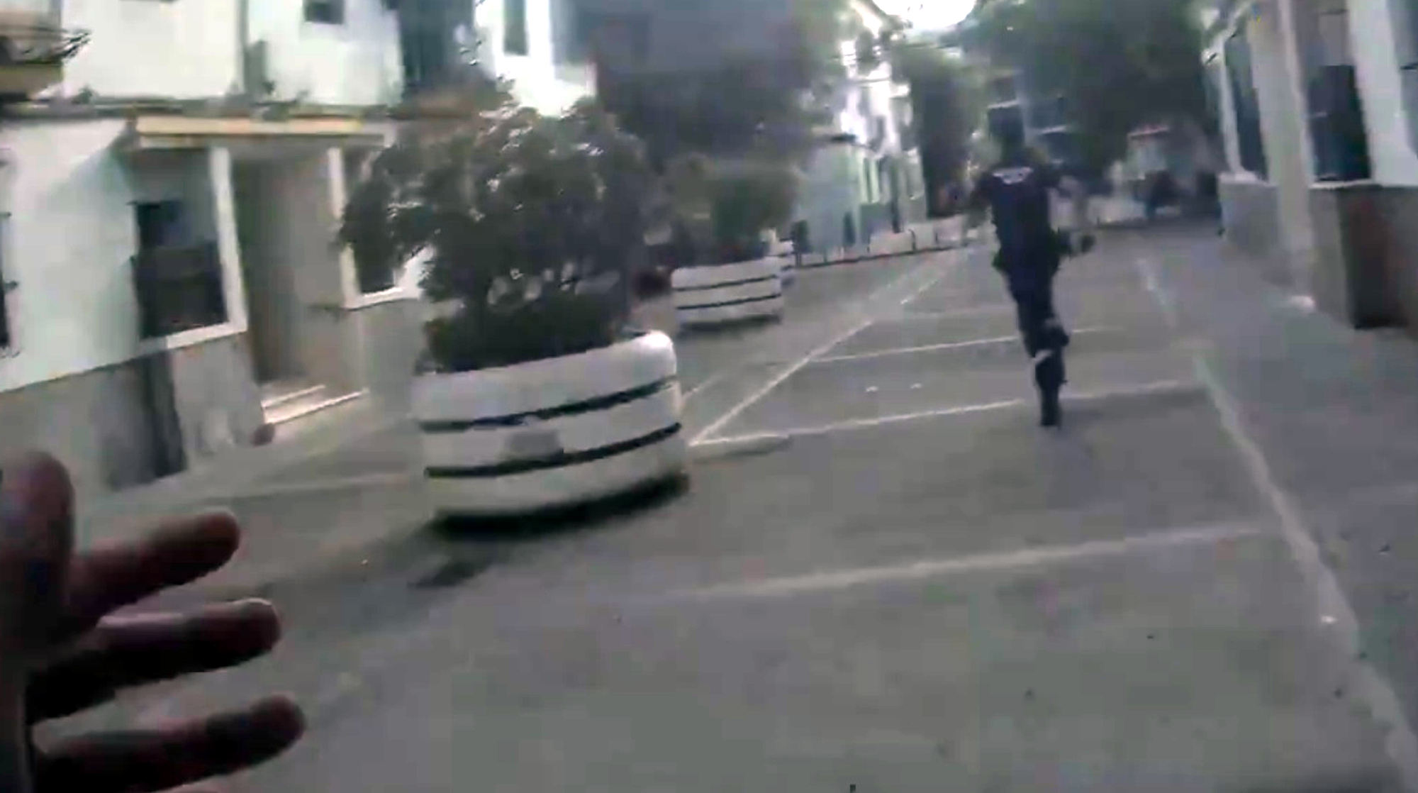 Read more about the article Moment Cops Chase Body-Dumper Through Spanish Streets