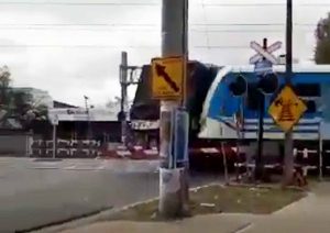 Read more about the article Train Smashes Lorry Stuck On Level Crossing With Bang