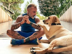 Read more about the article Millionaire Playboy Finds True Love With Chubby Dog