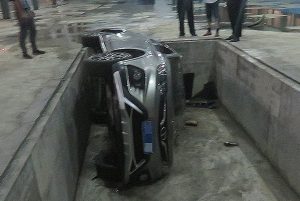 Read more about the article Woman Doing U-Turn In Factory Topples Car Into Hole
