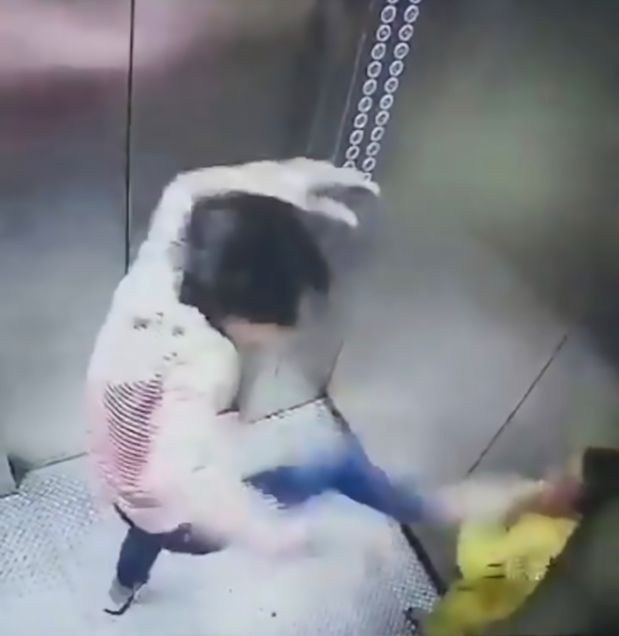 Read more about the article Violent Mum Slaps And Kicks Her 5yo Son In Lift
