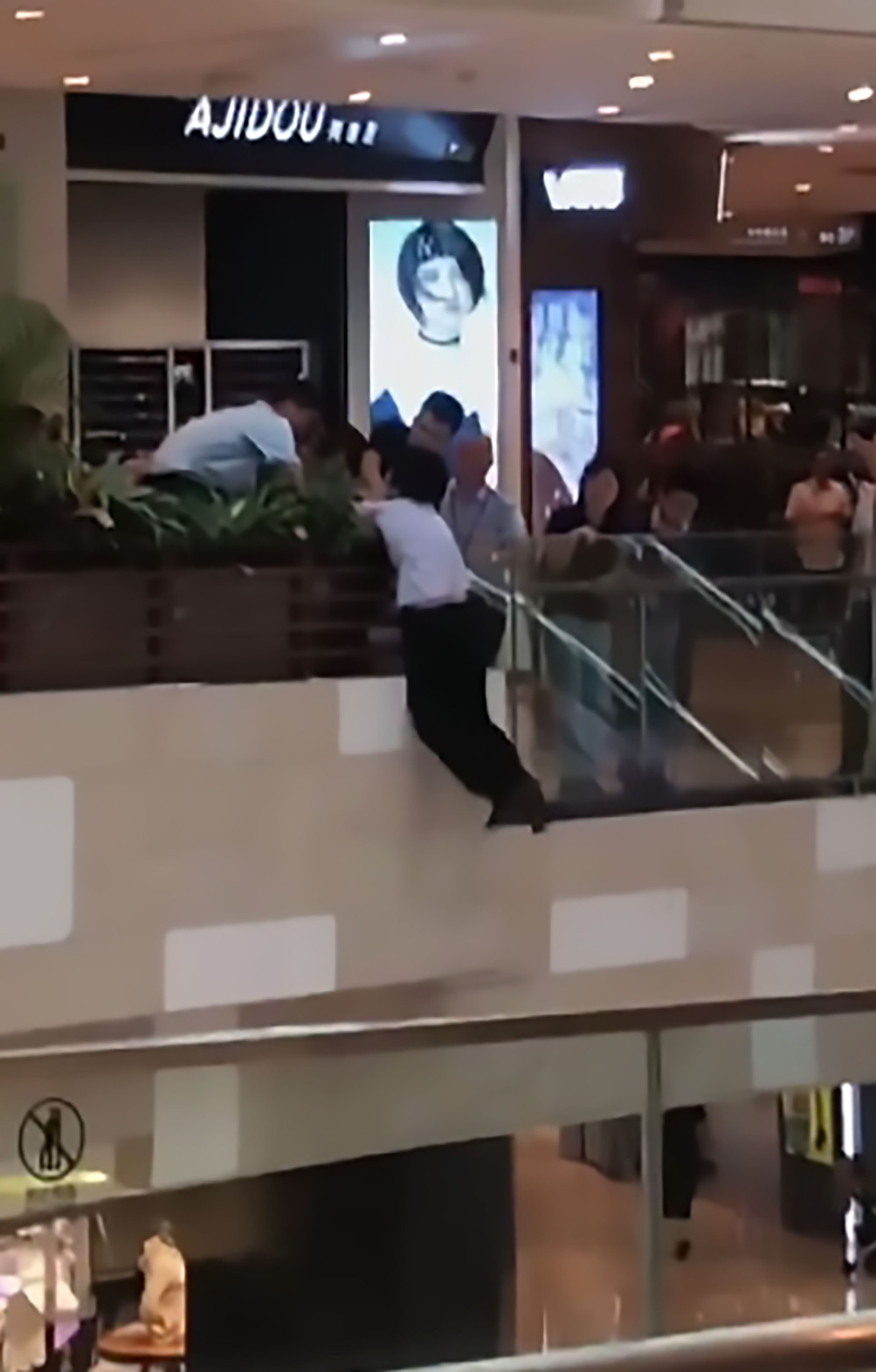 Read more about the article Woman Dangles From Floor 2 Shopping Centre Railing