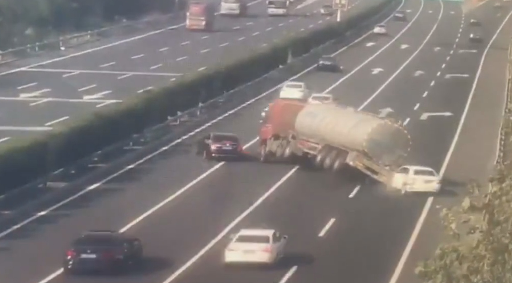 Read more about the article Lorry Flips While Dodging Car Stopped On Motorway