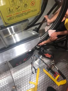 Read more about the article Calm Baby In Pushchair Traps Toes Under Escalator Rail