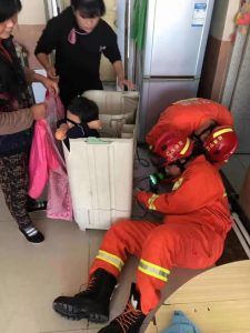 Read more about the article Firemen Rescue Cute Tot Trapped In Washing Machine