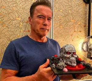 Read more about the article Arnie Munches Stunning Terminator Dessert During Filming