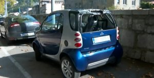 Read more about the article Idiot Tow Truck Driver Cant Lift Smart Car And Gives Up