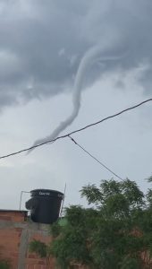 Read more about the article Very Rare Whirlwind Tornado Filmed In Colombian City