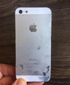 Read more about the article Smoking iPhone Explodes In Schoolgirls Hands