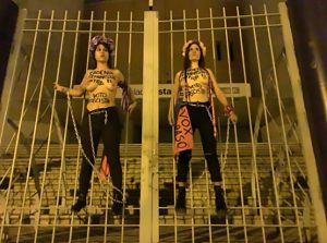 Read more about the article FEMEN Topless Activists Chained To Madrid Palace