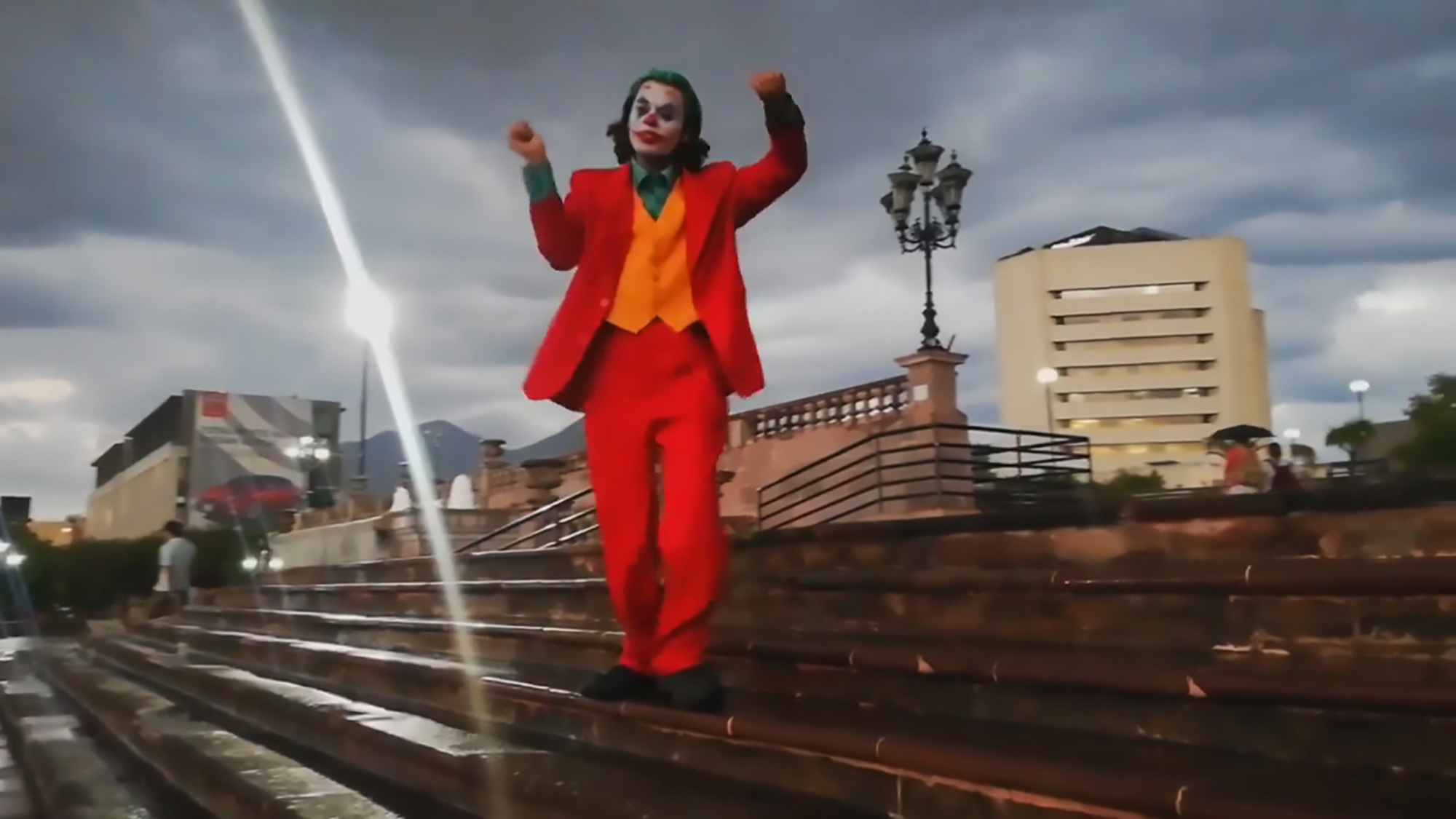 Read more about the article Joker Fan Goes Viral For Dancing Exactly Like Character