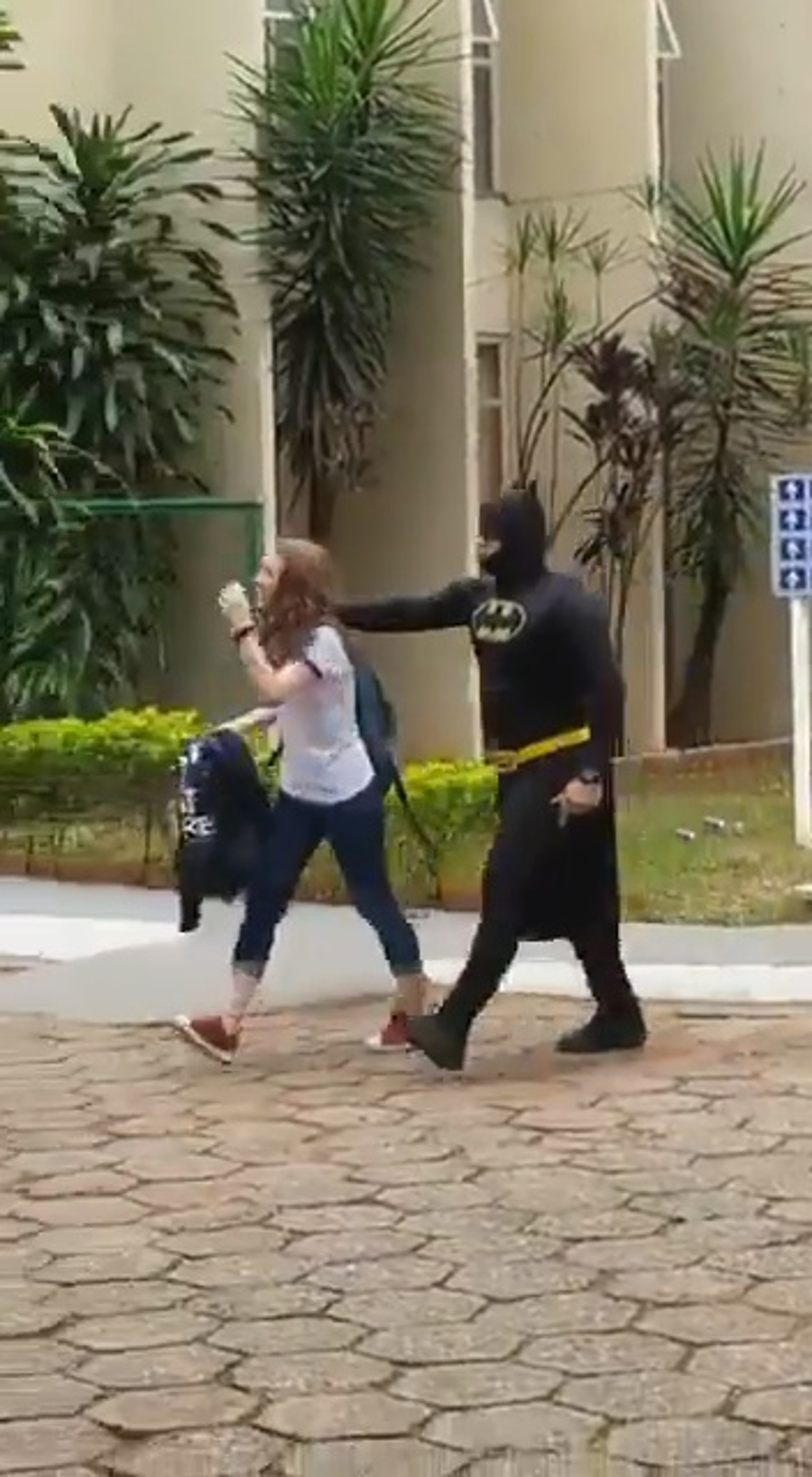 Read more about the article Cop Goes Viral For Picking Up Daughter Dressed As Batman