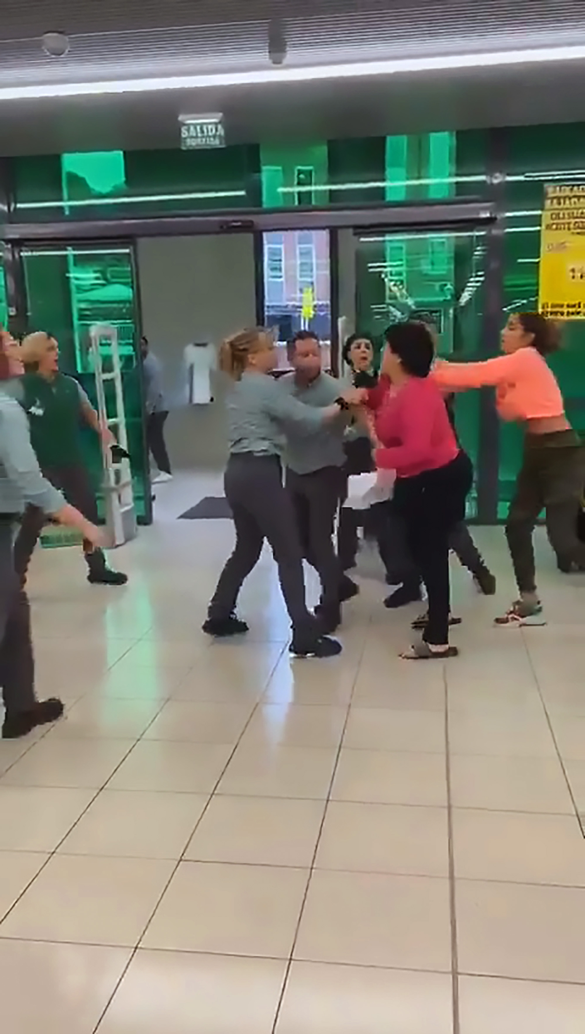 Read more about the article Shoplifter Mum Attacks Workers In Spanish Supermarket