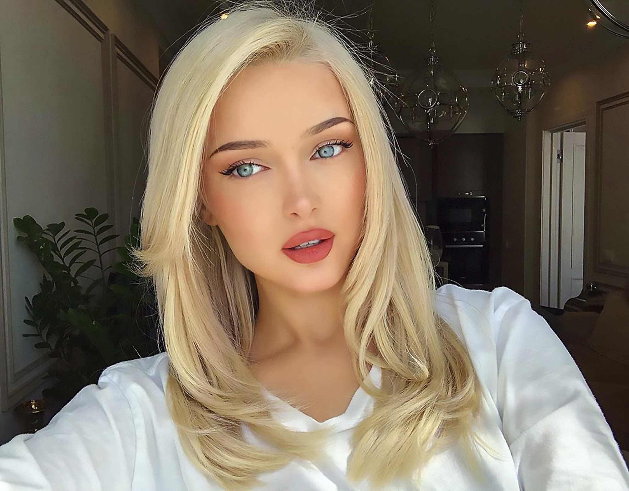 Read more about the article Meet The Sultry Cosmetic Op Model Dubbed Russian Barbie