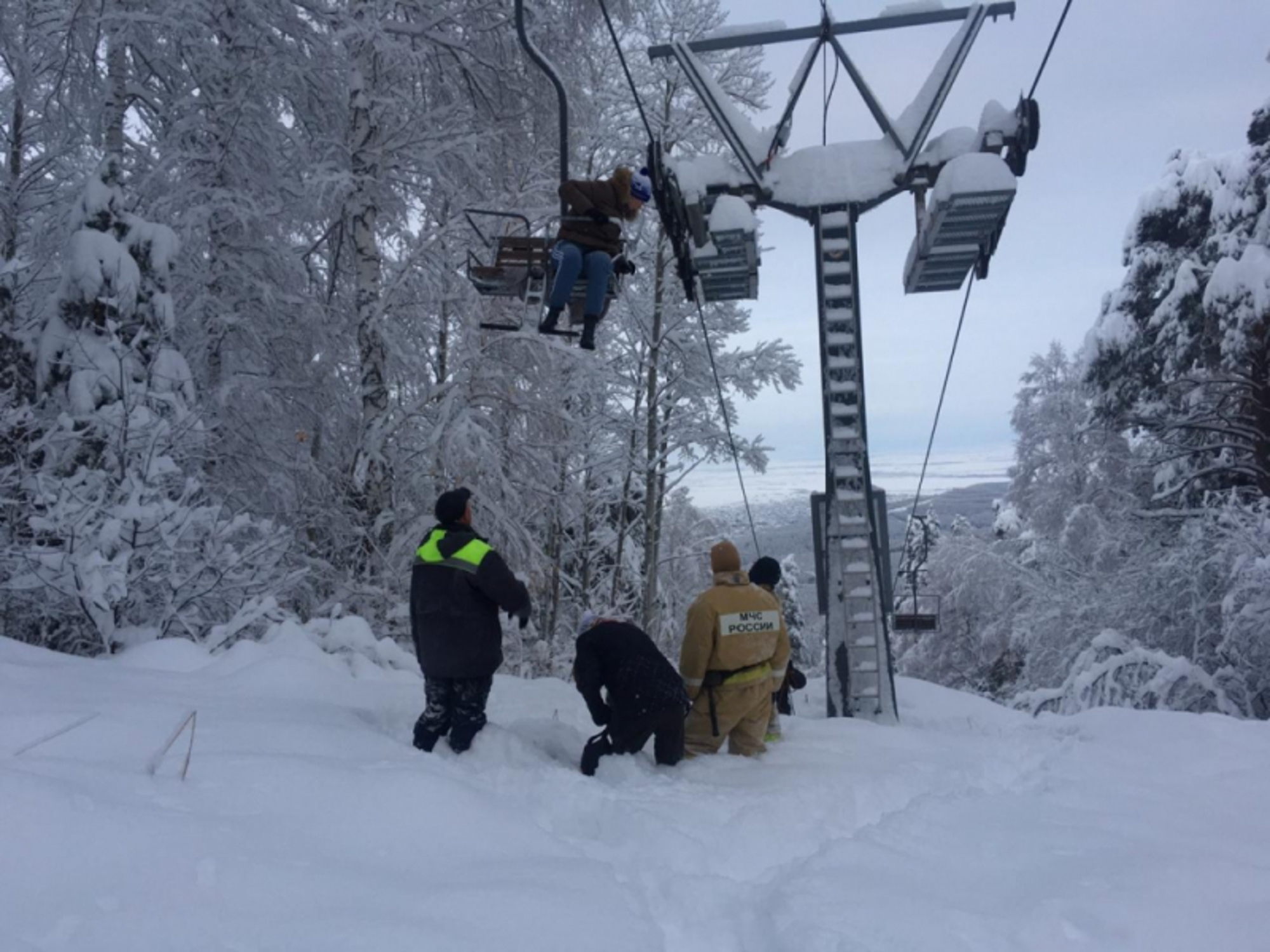 Read more about the article Winter Heaven Turns Hell As Tourists Stuck In Ski Lift