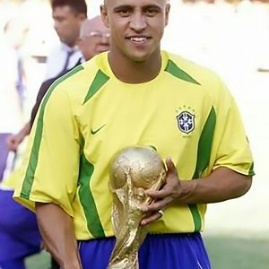 Read more about the article Roberto Carlos Reveals Galacticos Boozed Before Matches