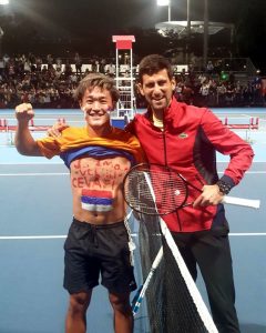 Read more about the article Japanese Djokovic Superfan Moved To Serbia To Meet Star