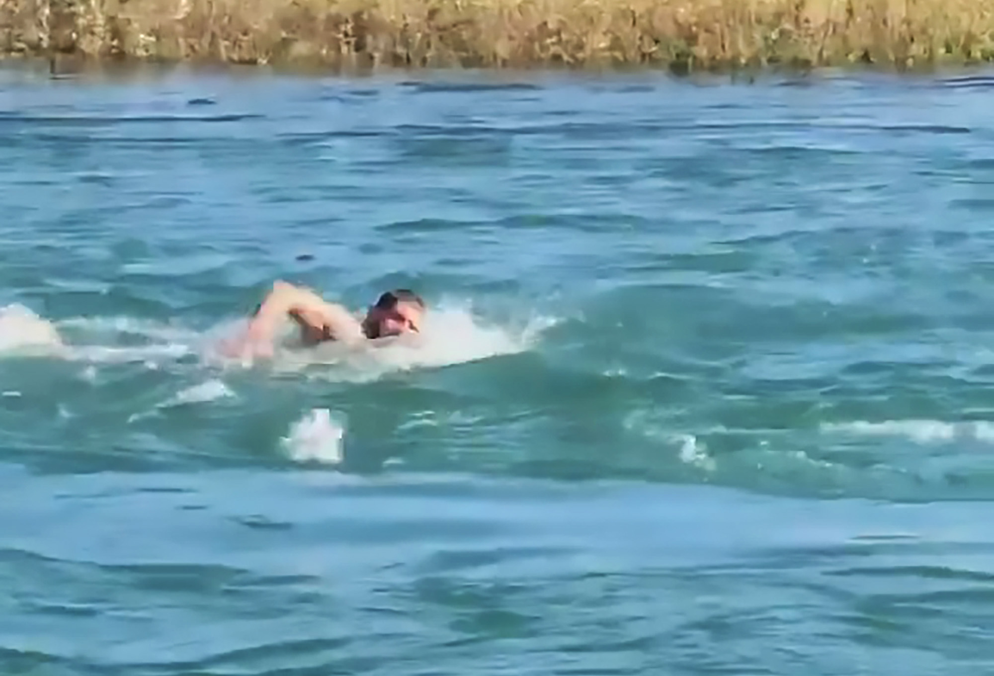 Read more about the article Khabib Swims In Cold Russian River Before Ferguson Fight