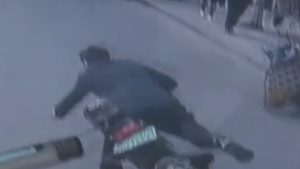 Read more about the article Alert Driver Dodges E-Biker Who Falls While On Phone