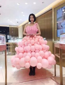 Read more about the article Chinese Teen Finds Fame With Balloon Works Of Art