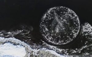 Read more about the article Ultra Rare Ice Disc Spins On Top Of Frozen River Surface