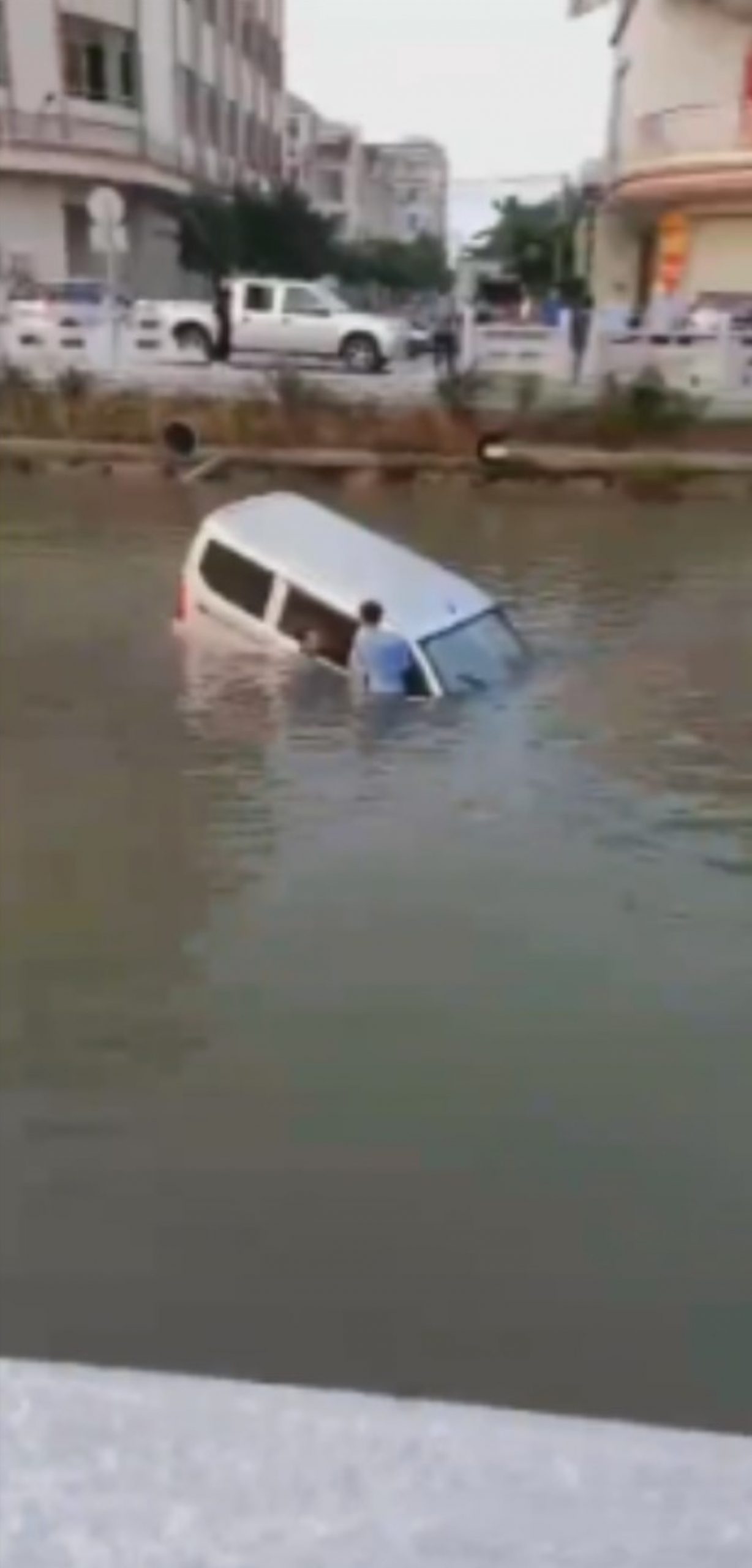 Read more about the article Learner Driver Teen Plunges 20ft Into River In Dads Van