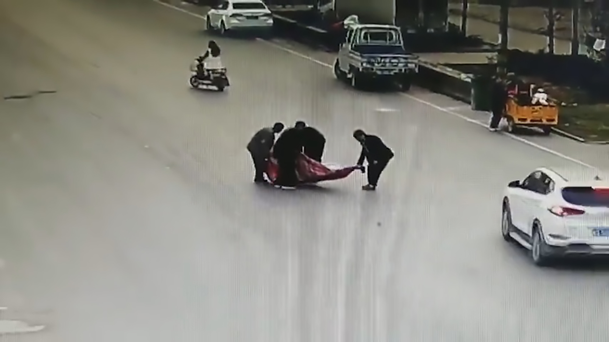 Read more about the article Family Dumps Crash Victim On Road In Bizarre Compo Bid