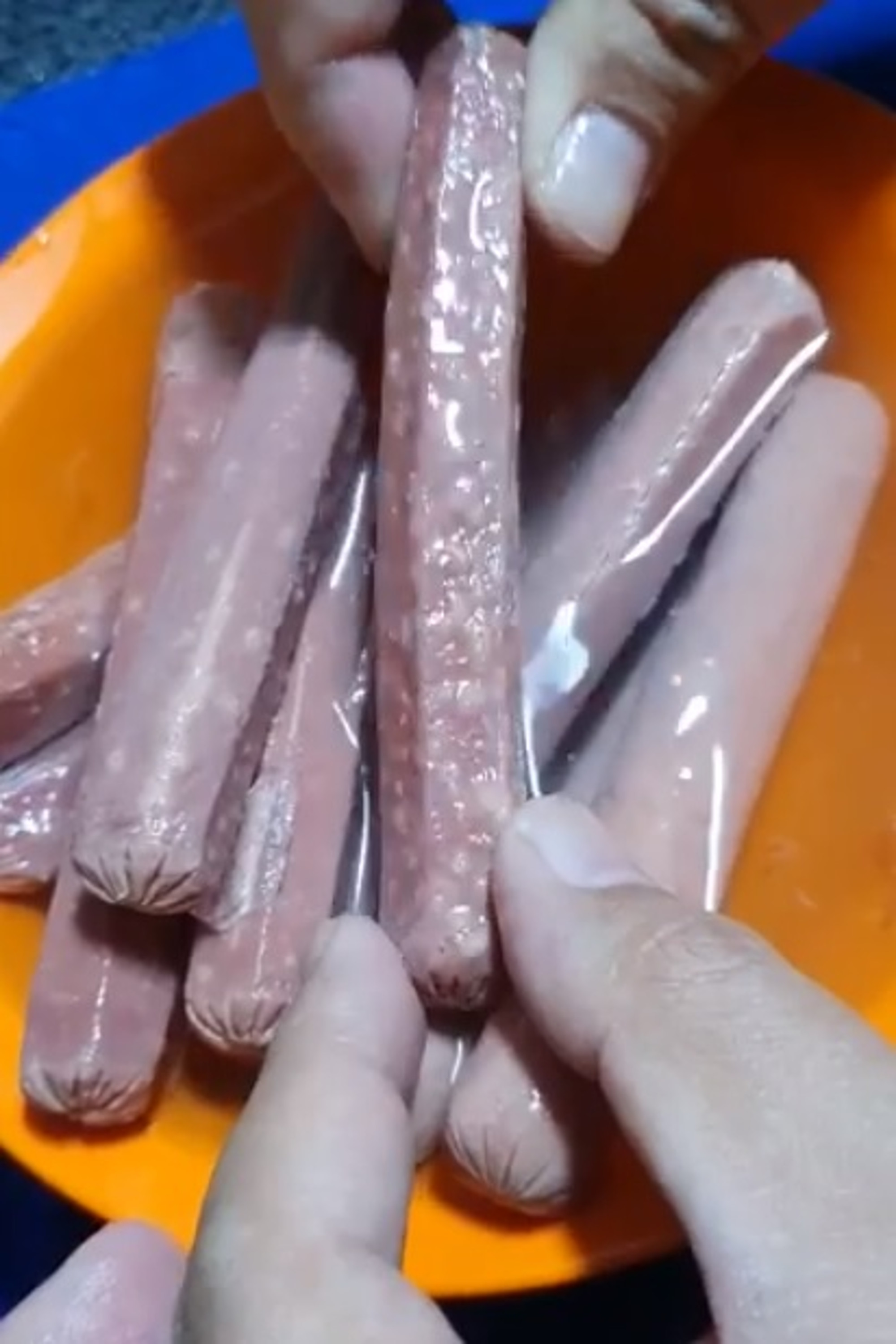 Read more about the article Shopper Finds Disgusting White Worms In Pack Of Hot Dogs