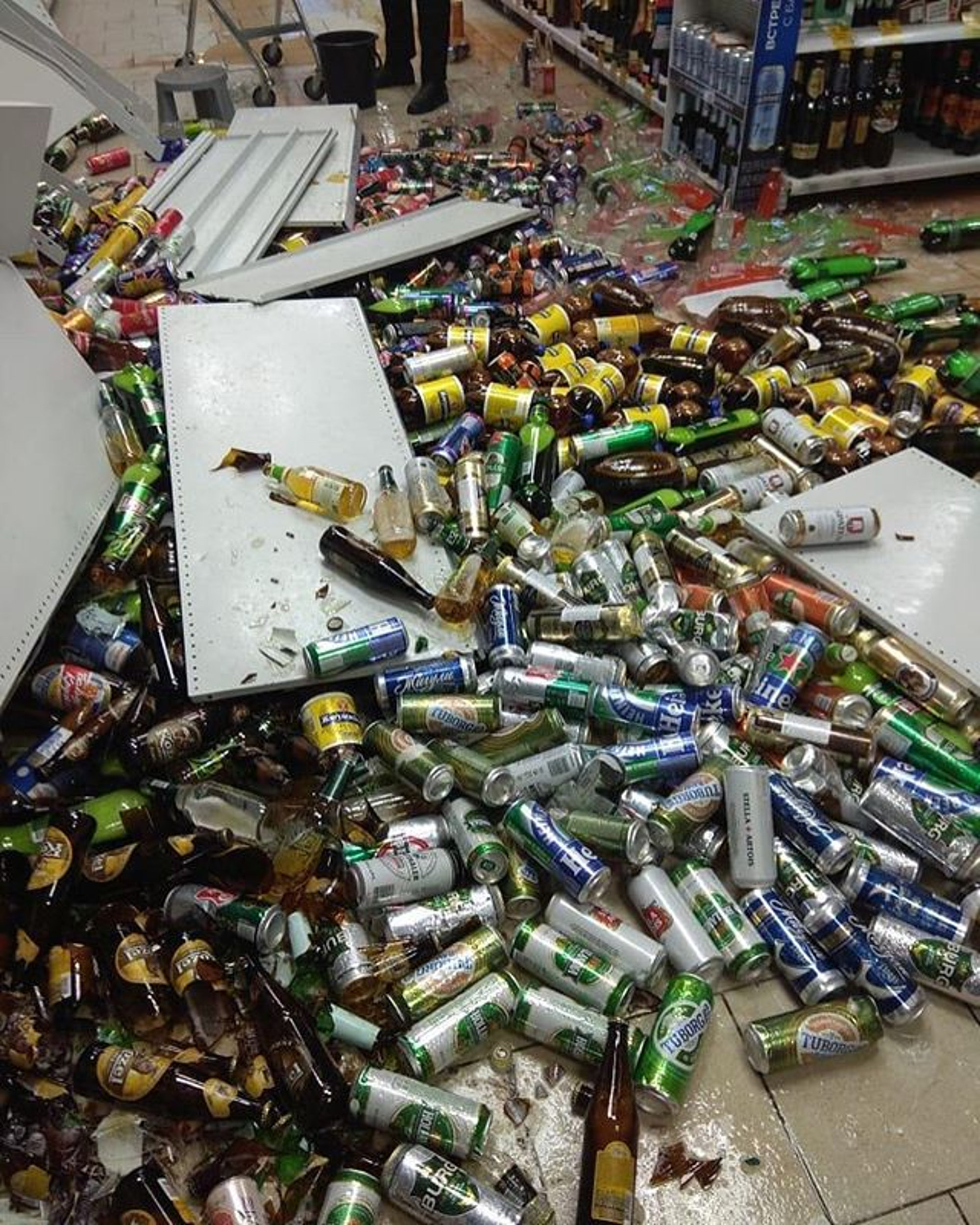Read more about the article Supermarket Booze Aisle Shelves Collapse As Man Walks By