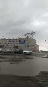 Read more about the article Strong Winds Rip Roof Off Russian Shopping Centre