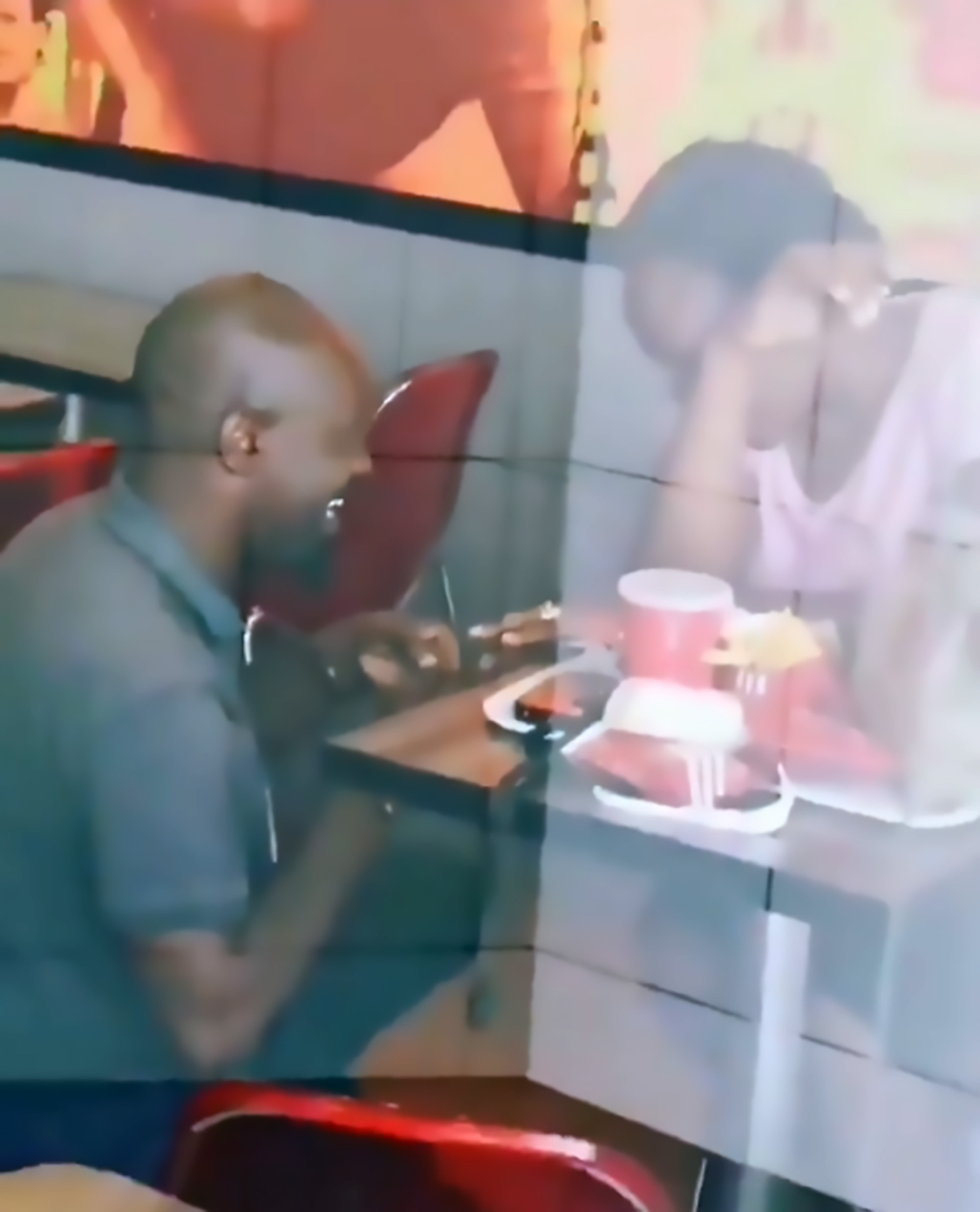 Read more about the article KFC Lovebirds Flooded With Offers After Viral Proposal