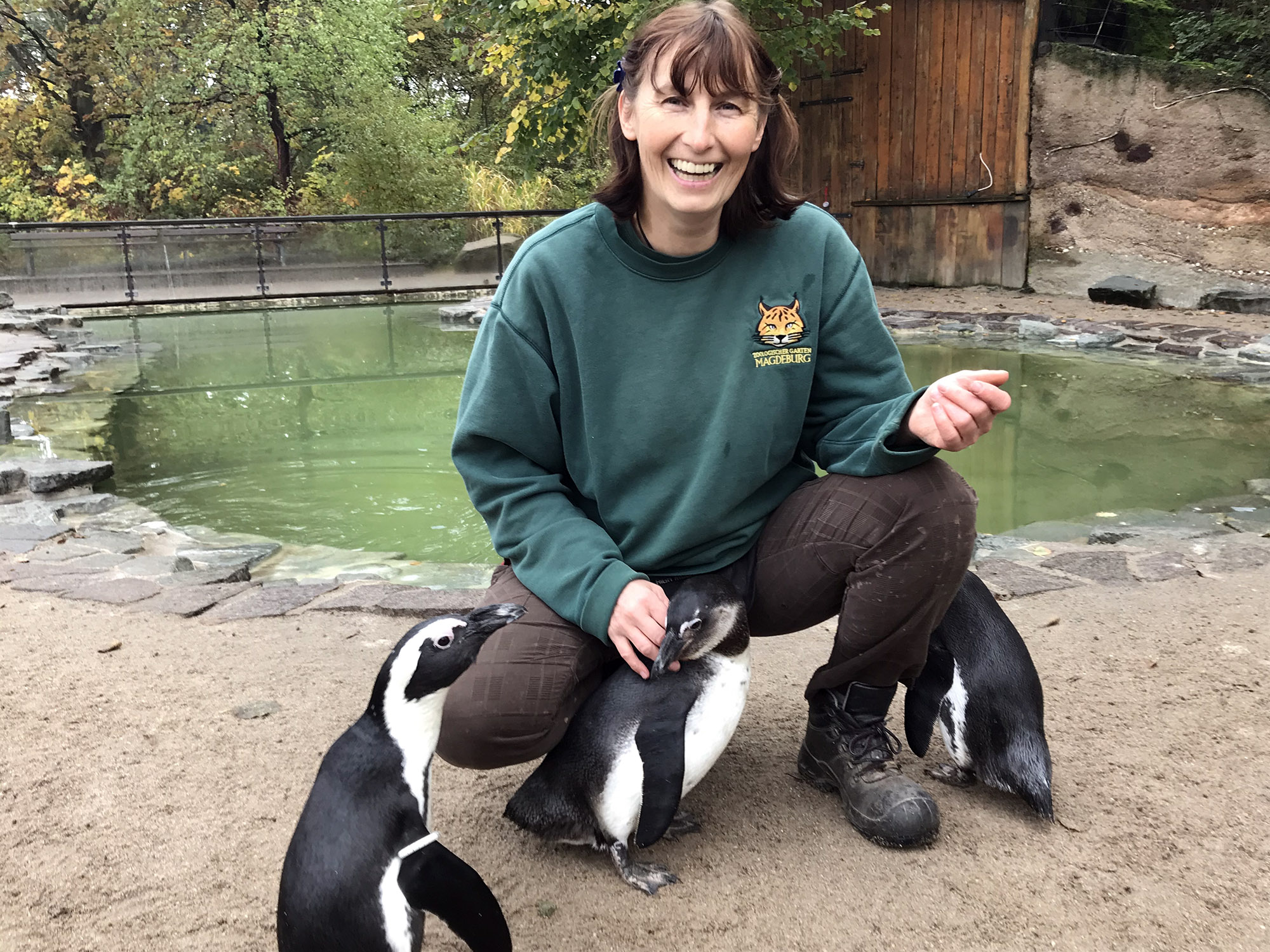 Сотрудницы зоопарка. Zoo worker. Work at Zoo.