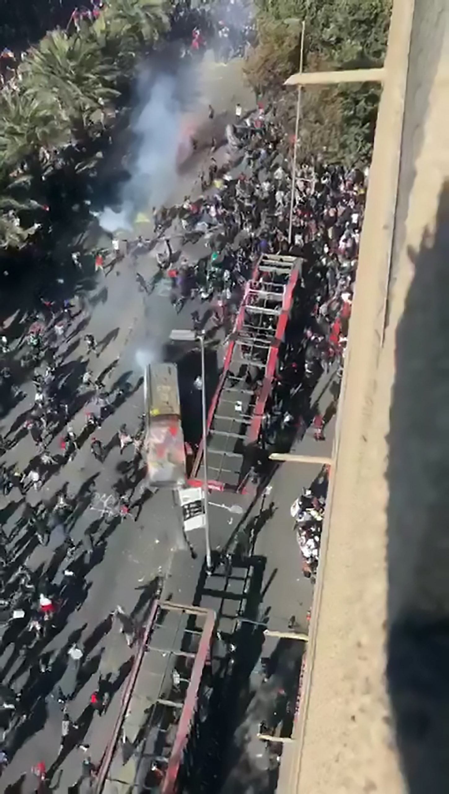 Read more about the article Inside Footage Shows Chile Protesters Storm Cop Van